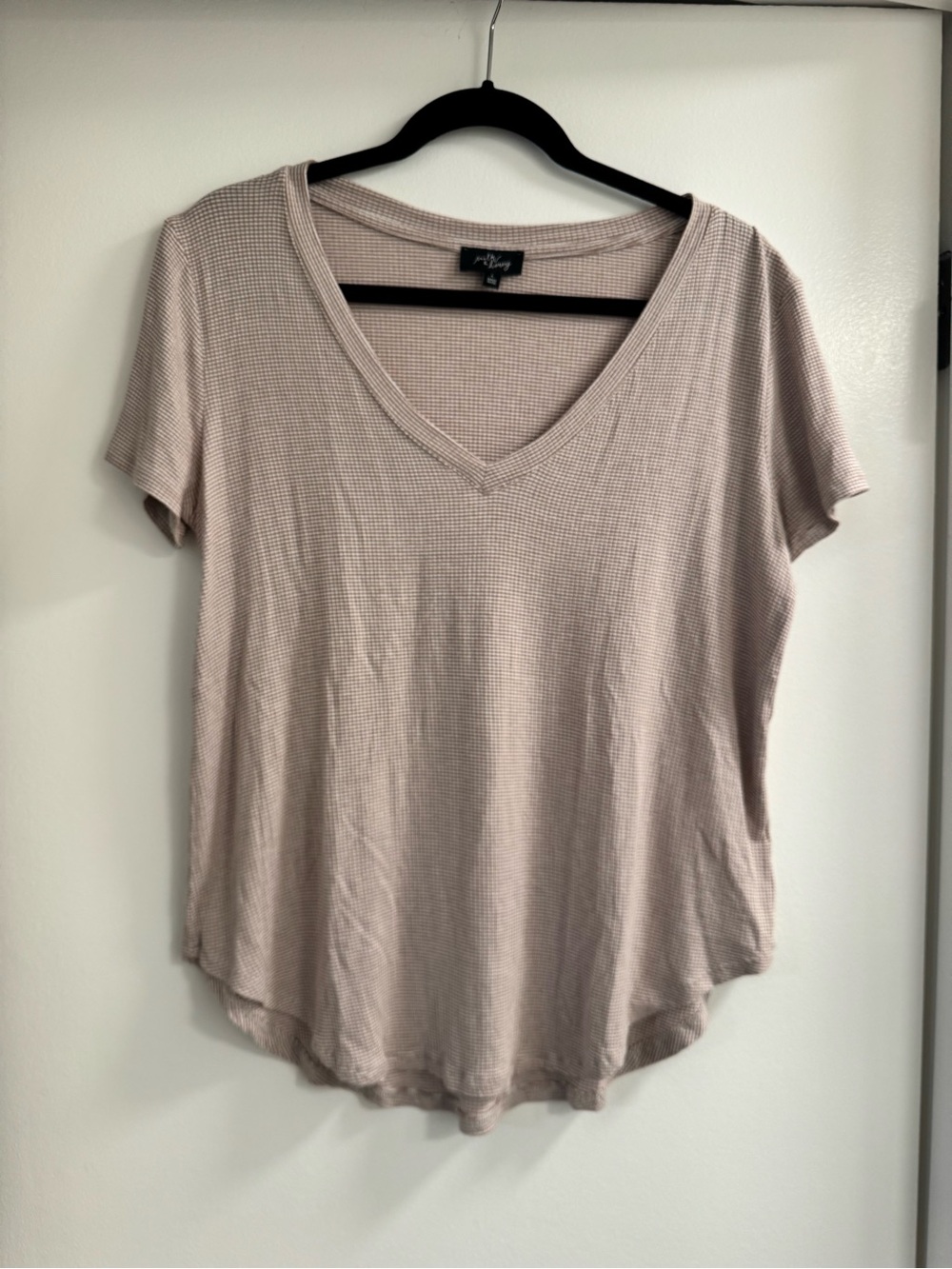Milk & Honey Soft V-Neck Tee in Mauve